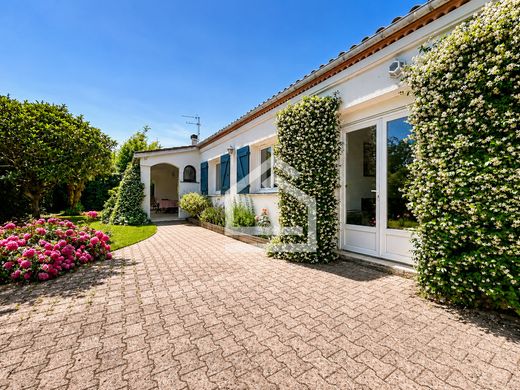 Luxury home in Mérignac, Gironde