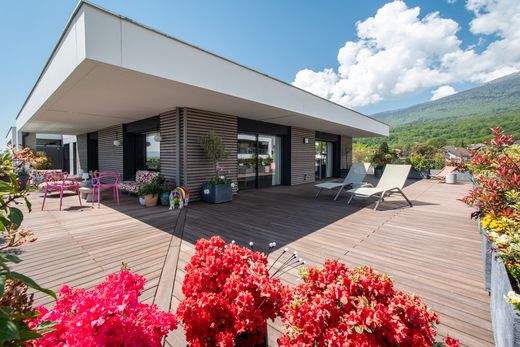 Apartment / Etagenwohnung in Thoiry, Ain