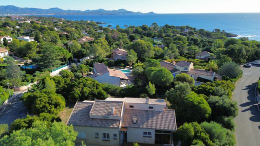 Πολυτελή κατοικία σε Saint-Aygulf, Var