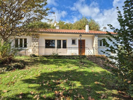 Casa di lusso a Arbonne, Pirenei atlantici