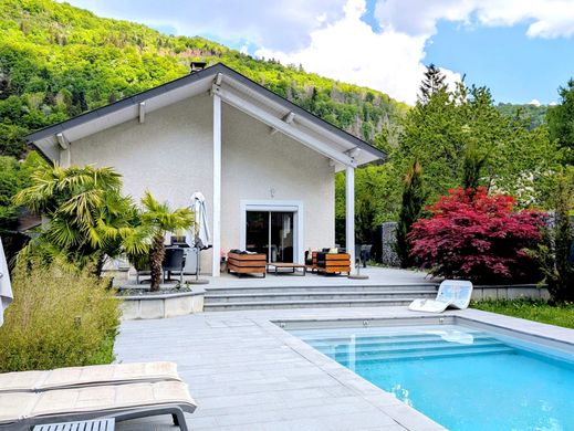 Casa de lujo en Oyonnax, Ain