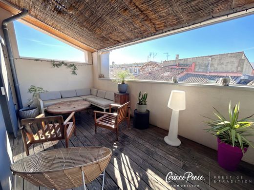 Apartment / Etagenwohnung in Nîmes, Gard