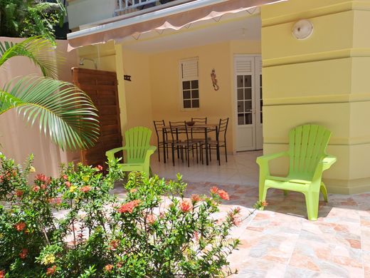 Ducos, Martiniqueのアパートメント