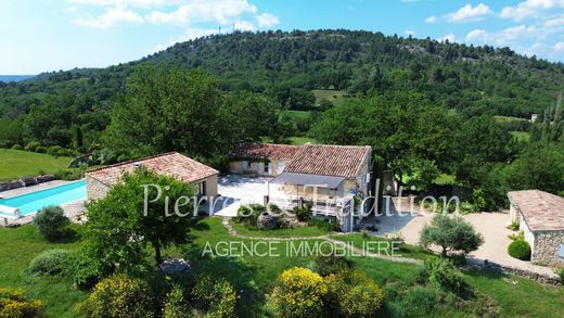 Céreste, Alpes-de-Haute-Provenceの高級住宅