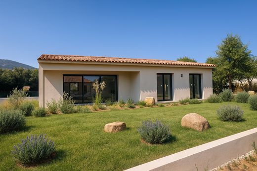 Villa a Sainte-Lucie de Porto-Vecchio, Corsica del Sud