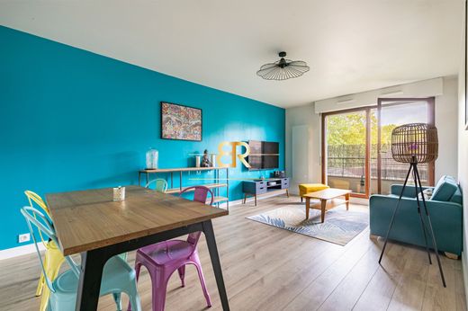 Apartment / Etagenwohnung in Le Kremlin-Bicêtre, Val-de-Marne