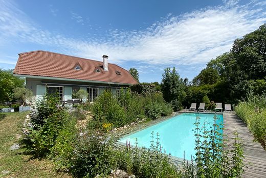 Luxus-Haus in Chevry, Ain