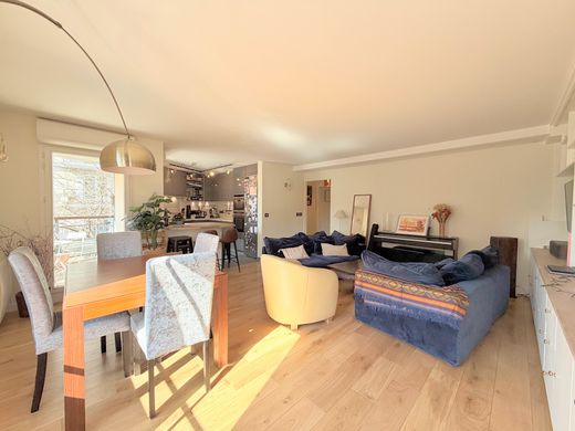 Apartment in Suresnes, Hauts-de-Seine