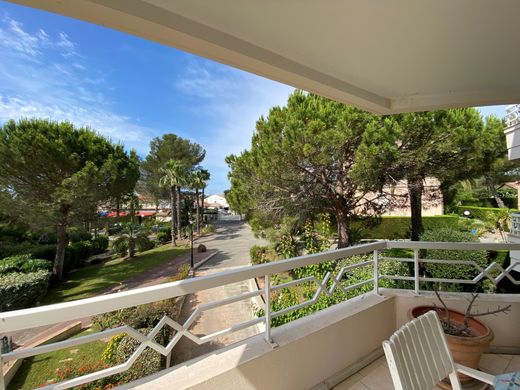 Apartment / Etagenwohnung in Saint-Raphaël, Var