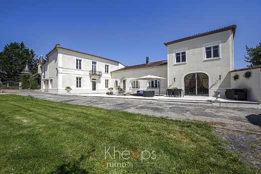 Land in Escoussans, Gironde