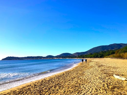 Land in La Croix-Valmer, Var