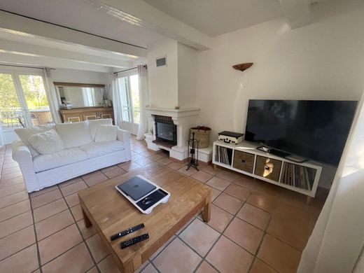 Luxury home in Solliès-Toucas, Var