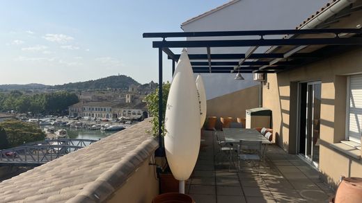 Beaucaire, Gardのアパートメント