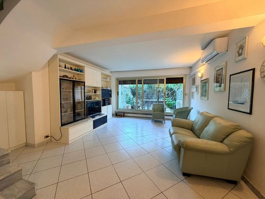 Duplex in Menton, Alpes-Maritimes