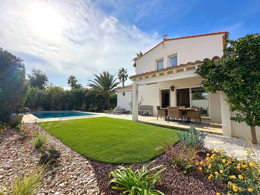 Πολυτελή κατοικία σε Saint-Cyprien-Plage, Pyrénées-Orientales