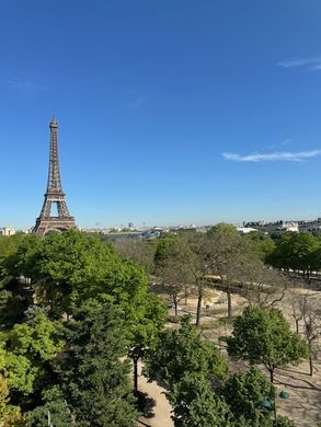 Apartment / Etagenwohnung in Tour Eiffel, Invalides – Ecole Militaire, Saint-Thomas d’Aquin, Paris