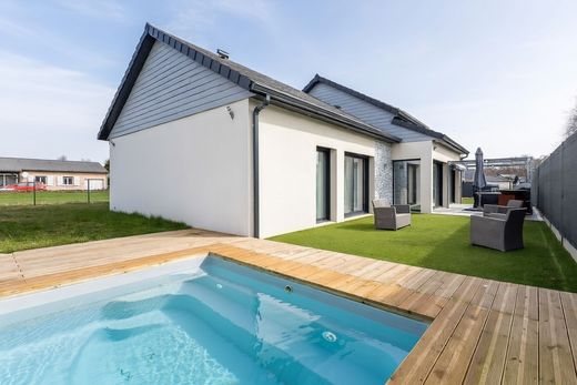 호화 저택 / Charbonnières-les-Varennes, Puy-de-Dôme