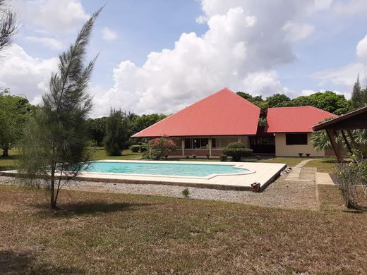 Luxury home in Tonate, Guyane