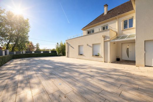 Casa di lusso a Crécy-la-Chapelle, Seine-et-Marne