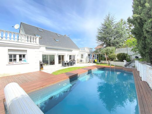 Luxus-Haus in Chennevières-sur-Marne, Val-de-Marne
