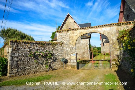Luxus-Haus in Les Herbiers, Vendée
