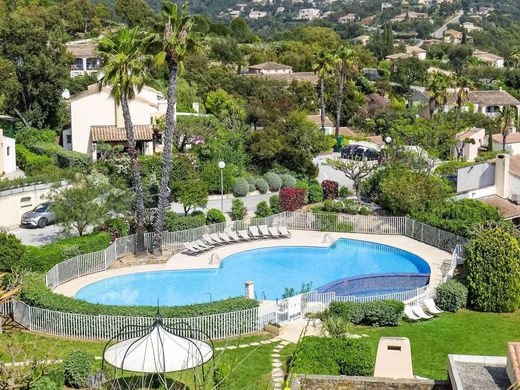 Вилла, La Londe-les-Maures, Var