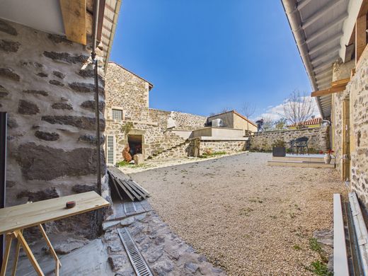 Luxury home in Polignac, Haute-Loire