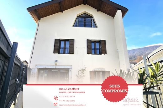 Maison de luxe à Saint-Jean-de-Gonville, Ain