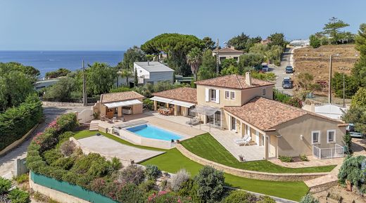 Βίλα σε Carqueiranne, Var