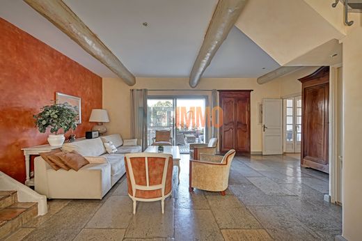 Apartment / Etagenwohnung in Vauvert, Gard