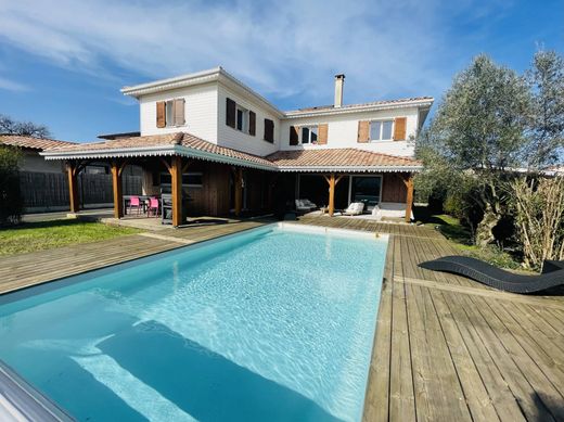 Вилла, Mérignac, Gironde