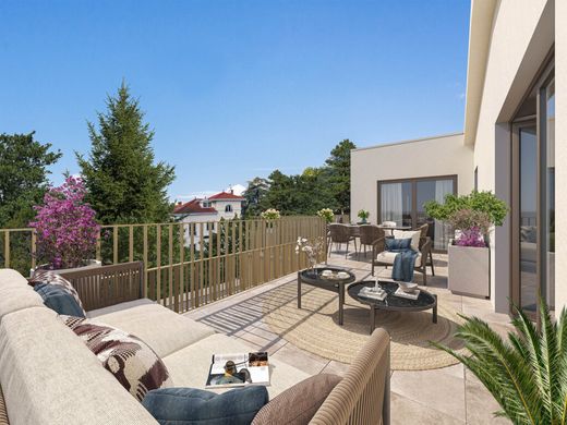 Apartment in Saint-Didier-au-Mont-d'Or, Rhône