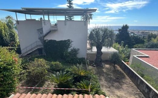 Grundstück in Menton, Alpes-Maritimes