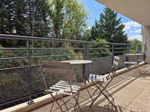 Apartment in Fontaines-sur-Saône, Rhône