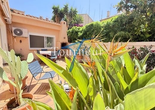 Apartment / Etagenwohnung in Sanary-sur-Mer, Var