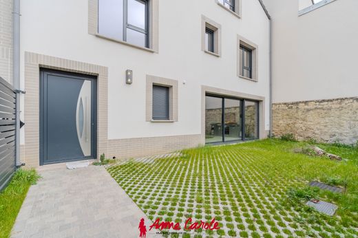 Casa di lusso a Joinville-le-Pont, Val-de-Marne