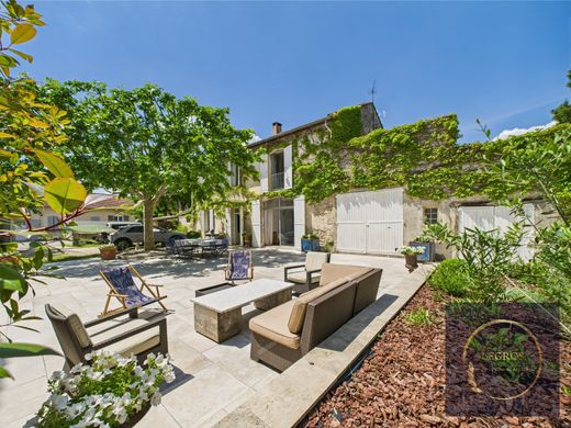 Luxury home in Noves, Bouches-du-Rhône