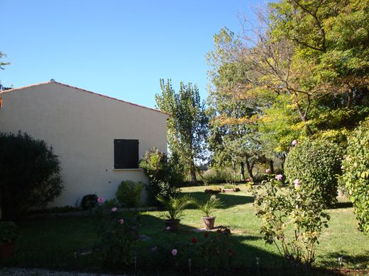 Luxury home in Saint-Quentin-la-Poterie, Gard