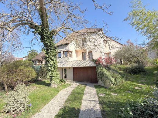 Luxury home in Rueil-Malmaison, Hauts-de-Seine