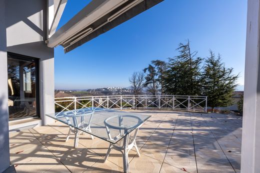 Luxus-Haus in Saint-Priest-en-Jarez, Loire
