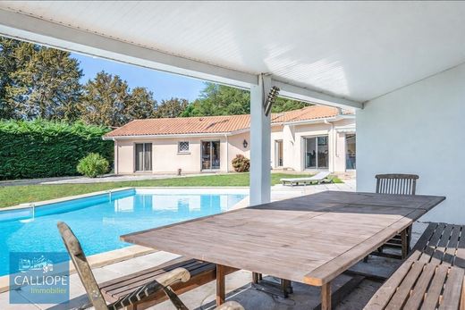 Luxury home in Arsac, Gironde