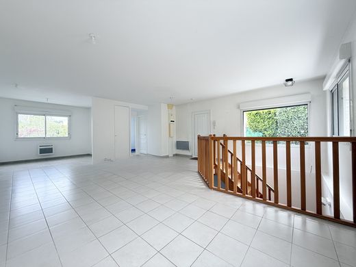 Apartament w Rueil-Malmaison, Hauts-de-Seine
