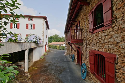 Luxus-Haus in Louhossoa, Pyrénées-Atlantiques