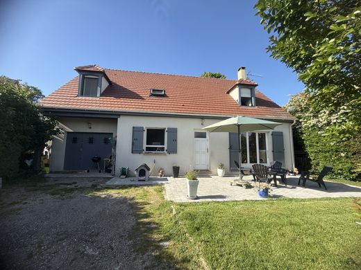 Luxury home in Thoiry, Yvelines