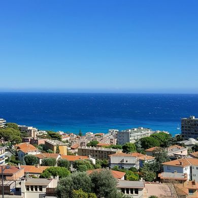 Roquebrune-Cap-Martin, Alpes-Maritimesのアパートメント