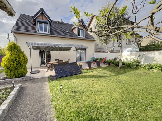 Luxury home in Ozoir-la-Ferrière, Seine-et-Marne