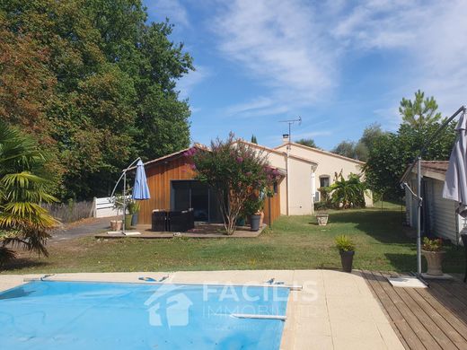 Luxe woning in Vœuil-et-Giget, Charente