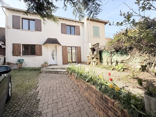 Luxury home in Nanterre, Hauts-de-Seine