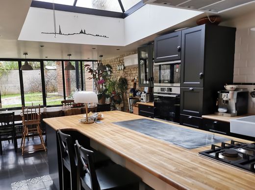 Luxury home in Caen, Calvados