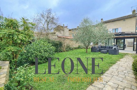 Luxury home in Orliénas, Rhône